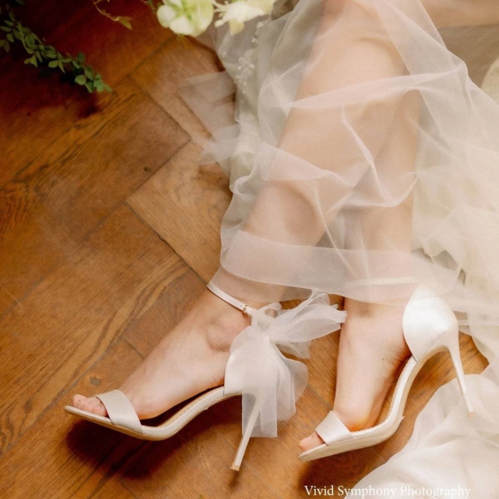 Bella Belle ELISE
Ivory Wedding Shoes With Bow Tulle                Size 7 (USA) - Picture 4 of 7